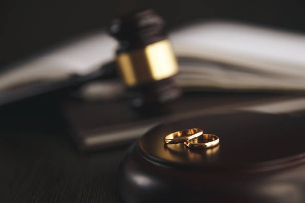 Steps to Winning Your Case with the Right Divorce Lawyer