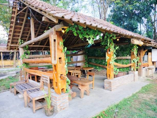 Why Custom Pergola Systems Are the Best Upgrade for Your Outdoor Area